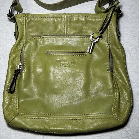 Fossil leather crossbody bag in a lime green color, organizer, pockets galore - Picture 2 of 11